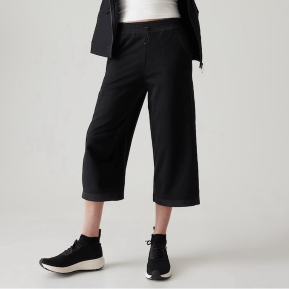 Athleta Triumph Hybrid Wide Crop